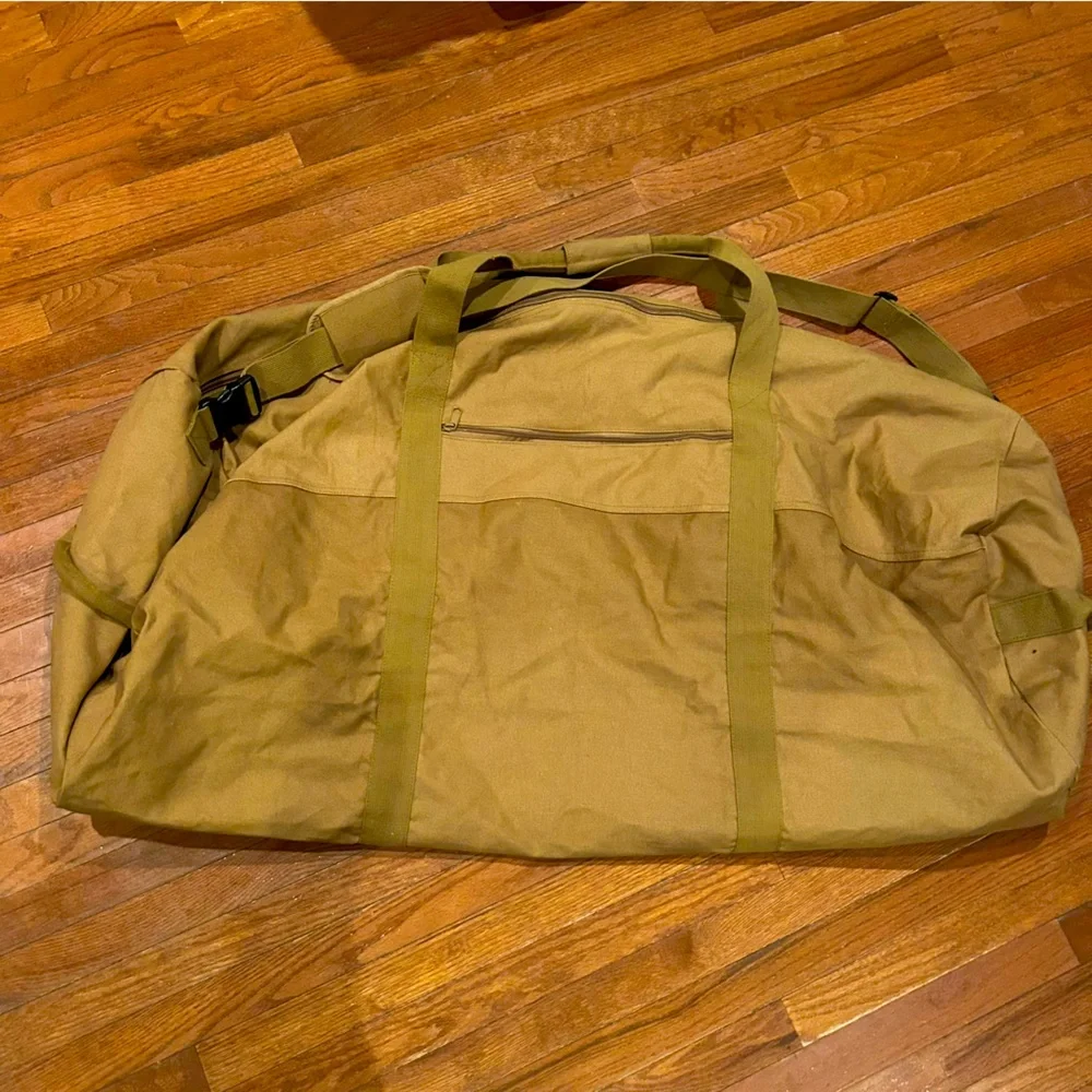 Bear & Bark Extra Large Duffle Bag - Coyote 46